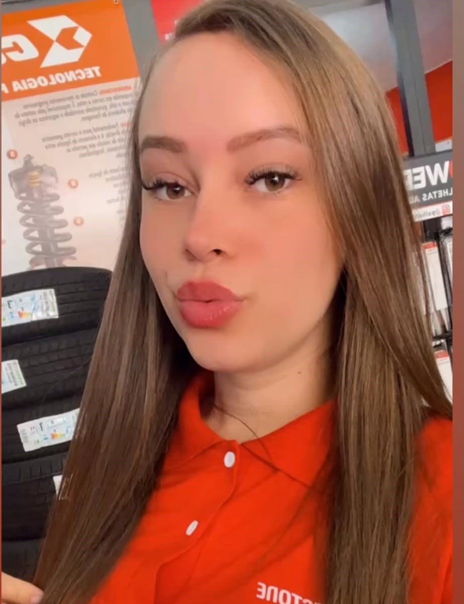 Julia Loja 52